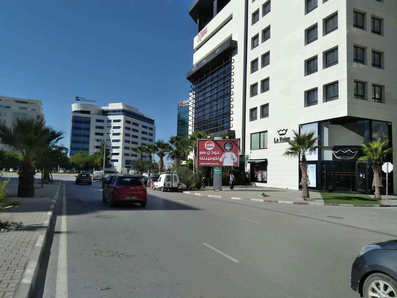 Lac II , Rond point giratoire à 100 m de Tunisia Mall Niveau Siège…