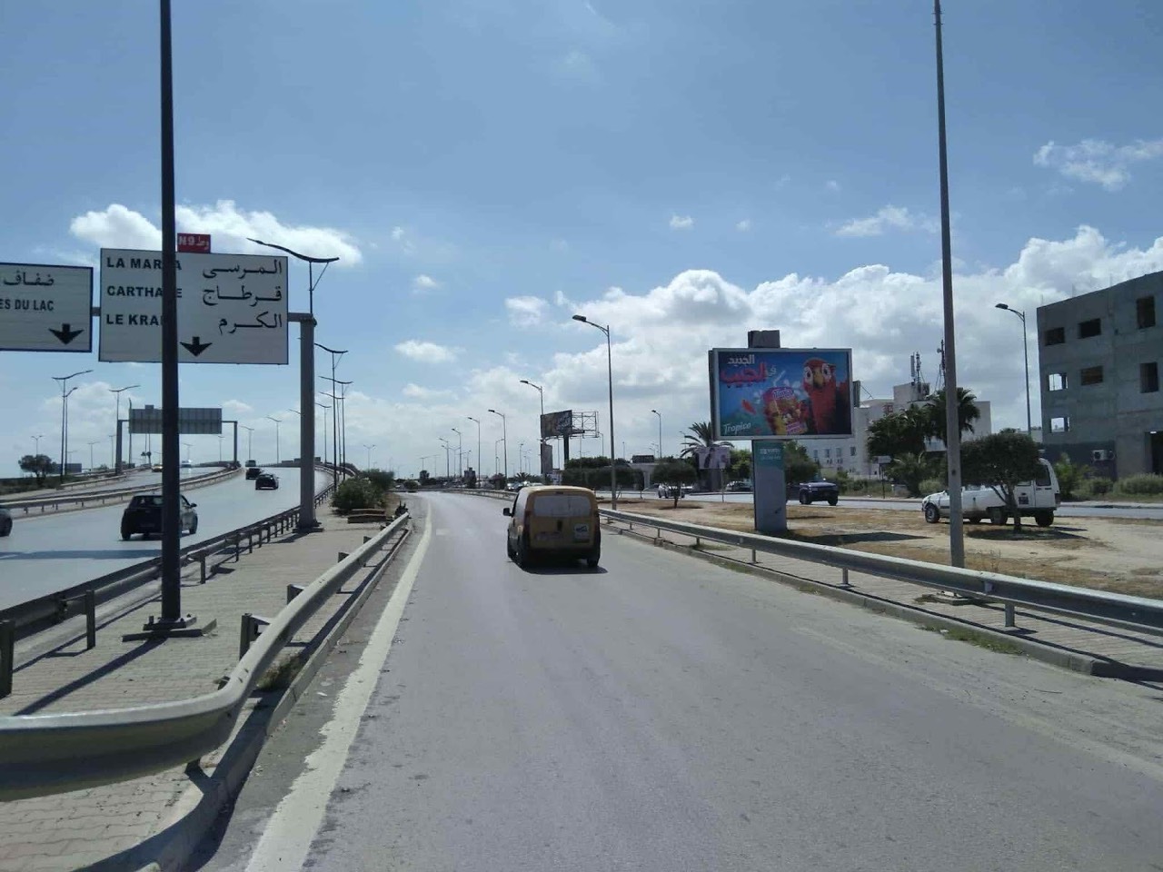 Av Yasser arafat direction lac I, Marsa, Tunis