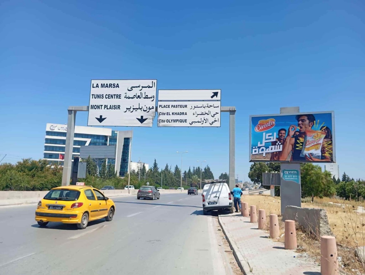 Route X2 Direction kheireddine Pacha en face de Pharmacie Centrale