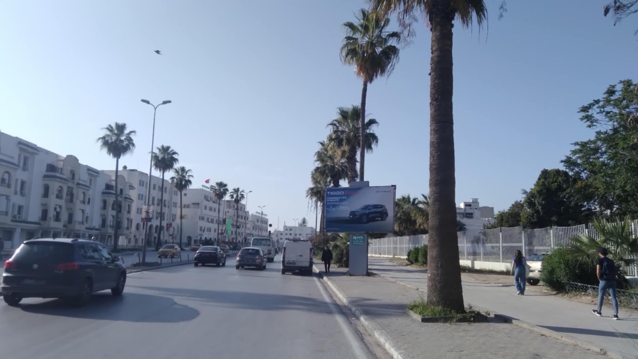 9 Avril Niveau Hopital Des Enfants et Salah Azaiez Direction Tribunal