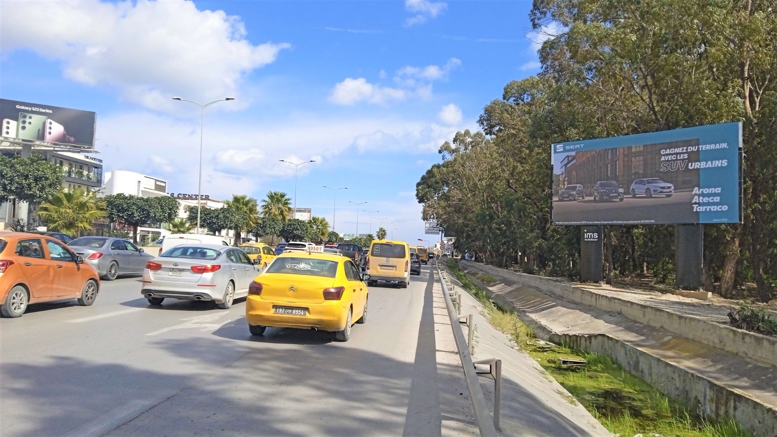 Route GP9 direction la Marsa avant 200m de croisement Ain Zaghouan