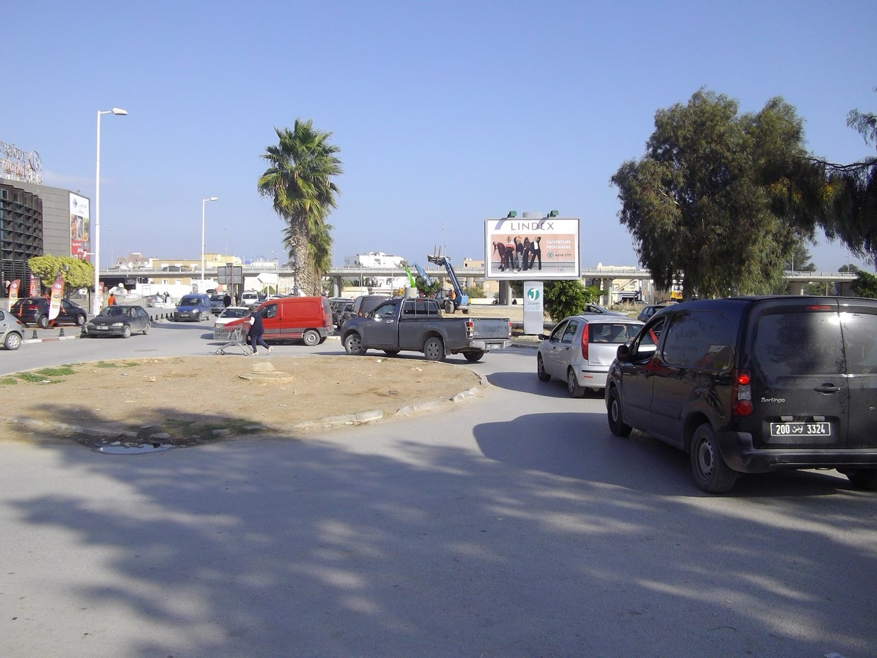 Boumhal en Face Carrefour Market direction hammem lif
