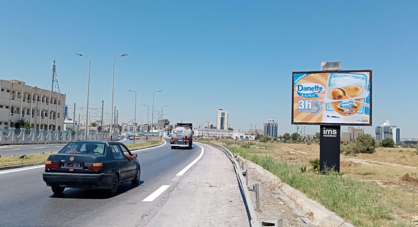 Entrée de Centre Ville de Tunis Av, H.Bourguiba par la route…